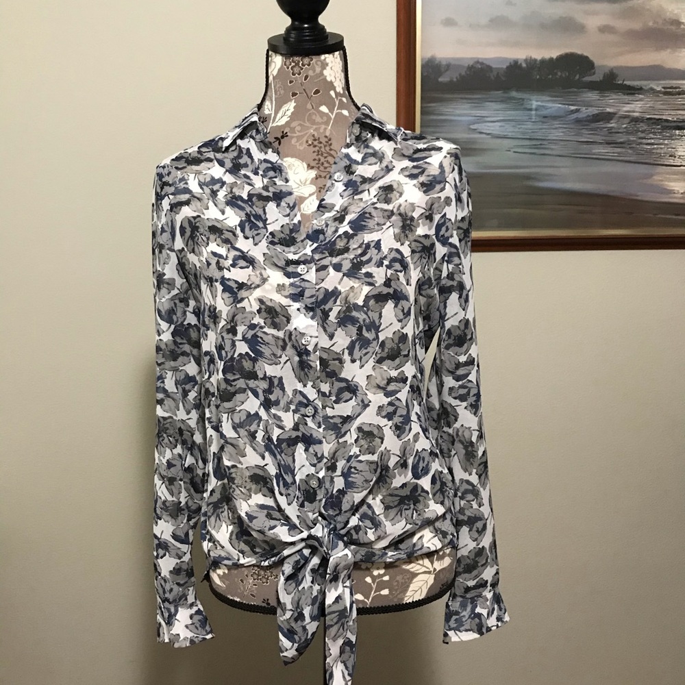 Banana Republic Tie in front style long sleeve top
